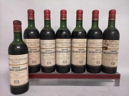null 7 bouteilles Château MALARTIC LAGRAVIERE - Grand Cru Classé de Graves 1964 Étiquettes...