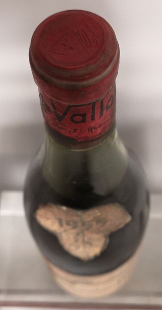null 1 bouteille CHATEAUNEUF du PAPE - Domaine VALLOUIT 1955 Étiquette tachée, niveau...