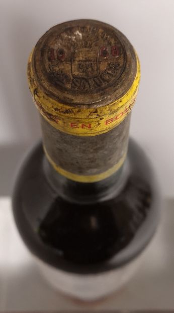 null 1 bouteille Château YQUEM - 1er GCC Sauternes 1968 Étiquette très abîmée et...