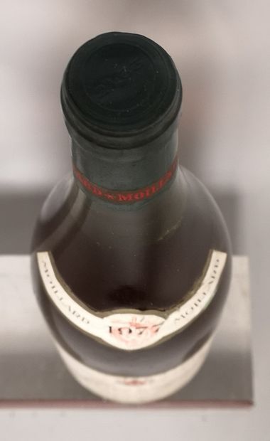 null 1 bouteille MEURSAULT "Clos de la Barre"" - MOILLARD 1977 Étiquette légèrement...