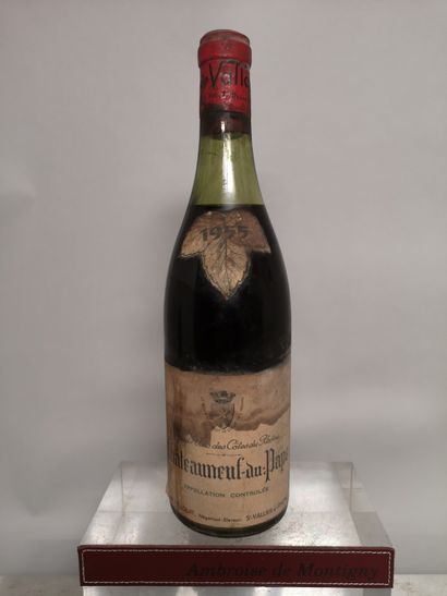 null 1 bottle CHATEAUNEUF du PAPE - Domaine VALLOUIT 1955 Stained label, level 4...