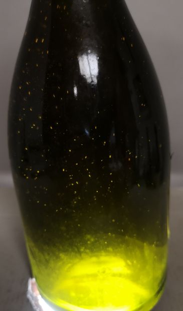 null 1 bouteille CHAMPAGNE DOM PERIGNON 1982 Belle couleur et pétillant.