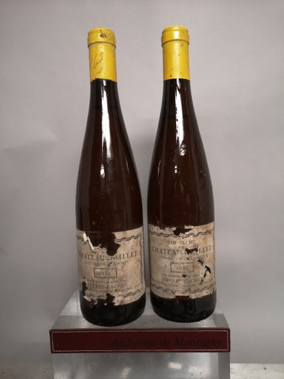 null 2 bouteilles Château GRILLET - Rhône Blanc 1986 Étiquettes tachées et déchirées,...