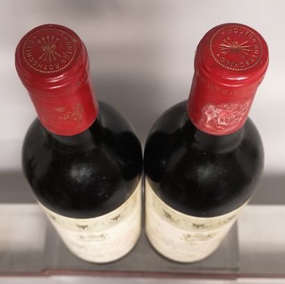 null 2 bouteilles Château MOUTON ROTHSCHILD - 1er GCC Pauillac 1964 Étiquettes tachées....
