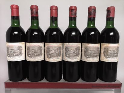 null 6 bouteilles Château LAFITE ROTHSCHILD - 1er GCC Pauillac 1964 Étiquettes tachées....