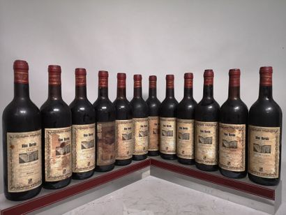 null 12 bouteilles ITALIE BAROLO - Giulio GABRI 1966 Étiquettes tachées. Niveaux...