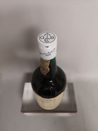 null 1 bouteille PORTO Tawny - GONZALES, BYASS & Co. 1964 Embouteillé en 1977. Étiquette...