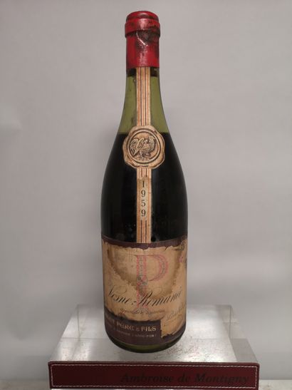 null 1 bouteille VOSNE ROMANEE - Domaine POULET 1959 Étiquette légèrement tachée,...