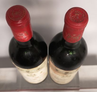 null 2 bouteilles Château MOUTON ROTHSCHILD - 1er GCC Pauillac 1964 Étiquettes tachées....