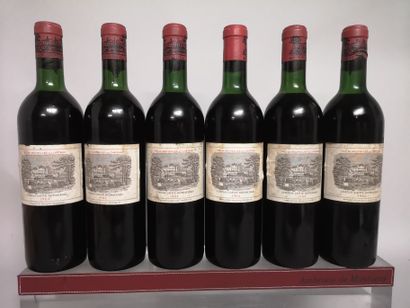 null 6 bouteilles Château LAFITE ROTHSCHILD - 1er GCC Pauillac 1964 Étiquettes tachées...