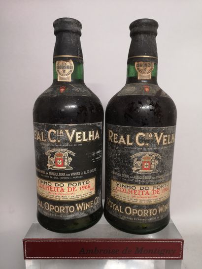 null 2 bouteilles PORTO ROYAL OPORTO Colheita 1966 Embouteillé en 1975. Étiquettes...