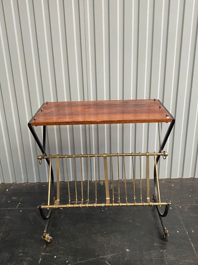 null Metal and brass rolling table with wooden top.

Around 1950

H : 77 - L : 72,5...