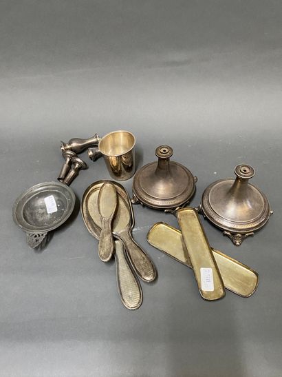 null 
Lot of small silverware including mount, lid and base, including a net weight...