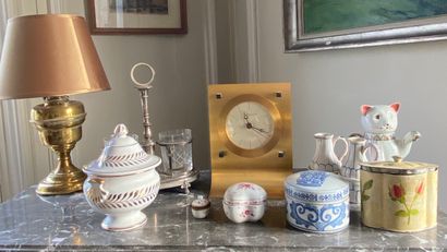 Lot including a brass lamp, a doubled metal...