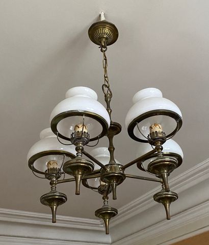 null Brass chandelier

20th century

(sale January 20, 2022)