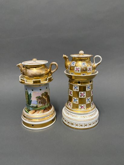 Deux tisanières en porcelaine 
Paris XIXème...