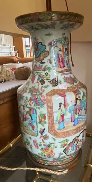 null Pink family porcelain lamp base decorated with characters 

Canton 19th century

(sale...