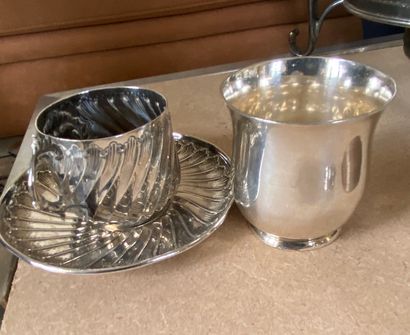 null 
Timbale and under cup in silver.

Net weight : 220g


(sale January 20, 20...