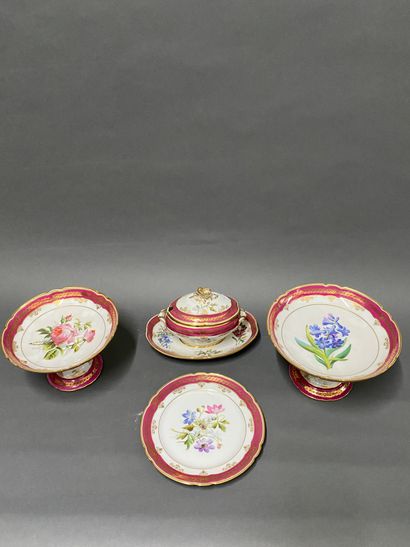 null Part of porcelain table service with botanical decoration, it consists of twenty...