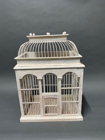 Cage à oiseau en bois et métal laqué blanc...
