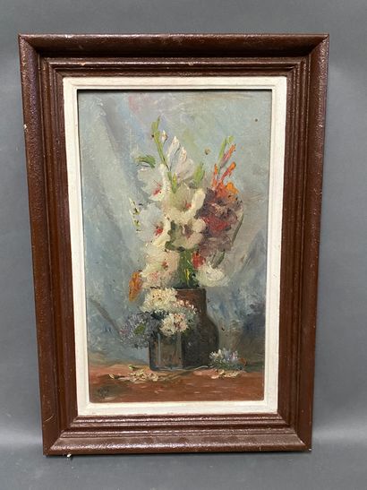 null BALKE (Active in the 20th century)

Still life with flowers

Oil on panel, signed...