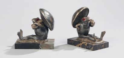 Benjamin RABIER (1869-1939) Pair of bookends in silver and brown patina regula featuring...