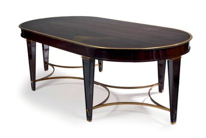 Jean Maurice ROTHSCHILD (1902-1998) Table de salle à manger à plateau ovale en bois...