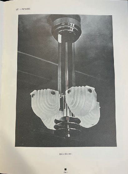 EDGAR BRANDT (1880-1960) 
Rare lampadaire à fut en métal nickelé agrémenté d'une...
