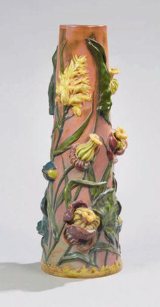 Vilmos ZSOLNAY (1840-1900) Grand vase-pichet à anse de forme tronconique en céramique...