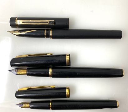 null Ensemble de trois stylos plume dont Watterman. Plume en or.