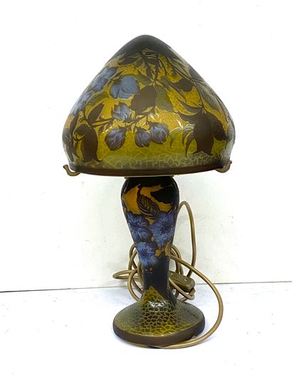 null GALLE 

Lampe en patte de verre 

Style Art Nouveau

Dim.: 37 cm