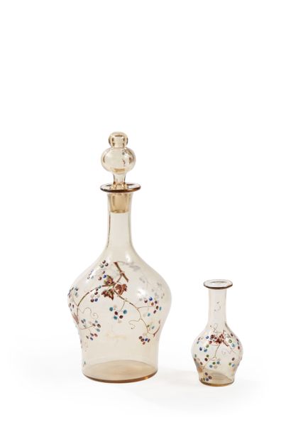 null ÉMILE GALLE (1846-1904)

Carafe et petit vase en verre teinté à décor

émaillée...