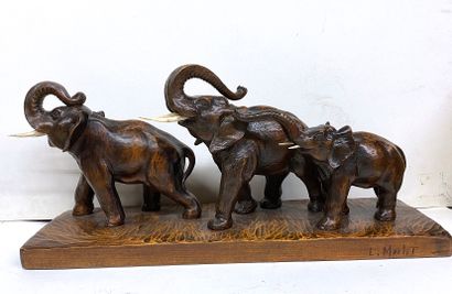 null E. MORLET ( XXe siècle)

Sculpture en bois gigurant des éléphants

Dim. : 31...