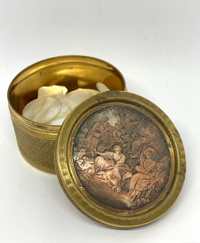 null B. WICKER

Small round box in chased metal and engraved on the lid of a gallant...