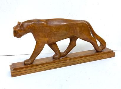 null E. MORLET (XXth century)

Wooden sculpture of a panther

Size : 23 x 54.5 c...