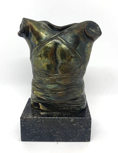 null Igor MITORAJ (1944-2014)

Cuirass II

Sculpture in patinated bronze, signed...
