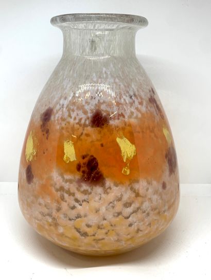 null SCHNEIDER (1881-1953)

Vase en verre à motifs orange et jaune

H. : 29 cm