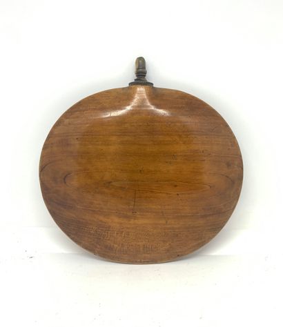 null Wooden flask.

Size : 18,5 x18cm