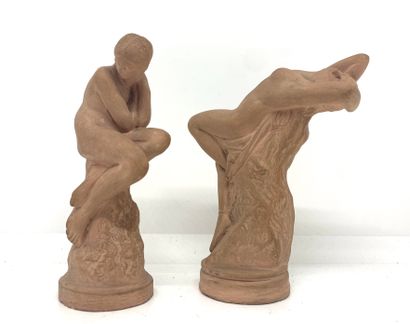 null Two subjects in terra cotta representing women.

H.:13 cm

(Accident to one...