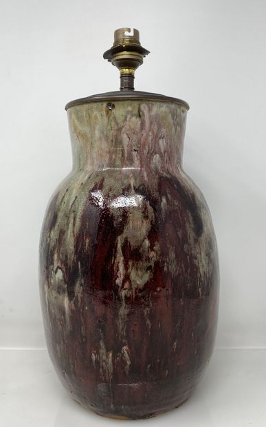 null VASSIL IVANOFF (1897-1973)

Vase monté en lampe en grès émaillé

rouge sang...