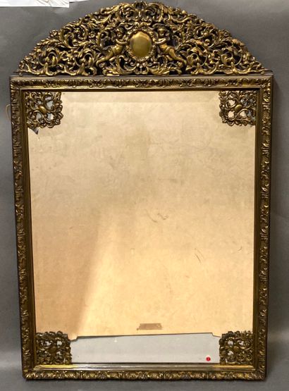 null Miroir en bronze à fronton de style régence

Dim. : 94 x 62cm