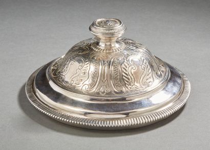 null Cover of silver bowl, the edge underlined by a frieze of gadroons, the doucine...