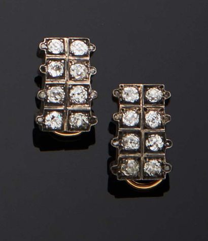 null Pair of EAR CLIPS in gold 750 mm and silver set with two lines of old cut diamonds...