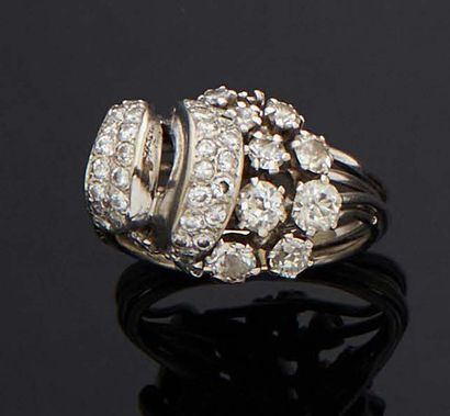 null White gold ring, the body with five wires, the ear of wheat pattern with scrolls...