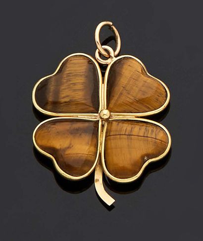null Clover of luck pendant with four lobes in yellow gold 750 mm set with agate...