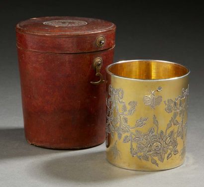 null Beautiful and heavy gilded silver flat-bottomed goblet, decorated with branches...