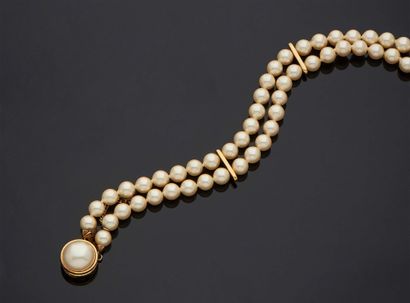 BRACELET composé d'un double rang de perles...