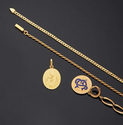  LOT d'or 750 mm comprenant deux chaînes, deux médailles et des débris de bracelet....