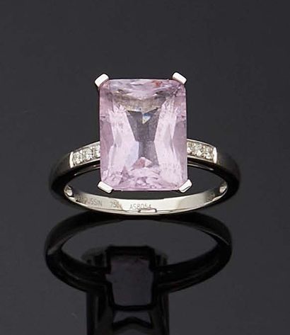 MAUBOUSSIN Solitaire ring in white gold 750 mm set with a pastel colored amethyst...