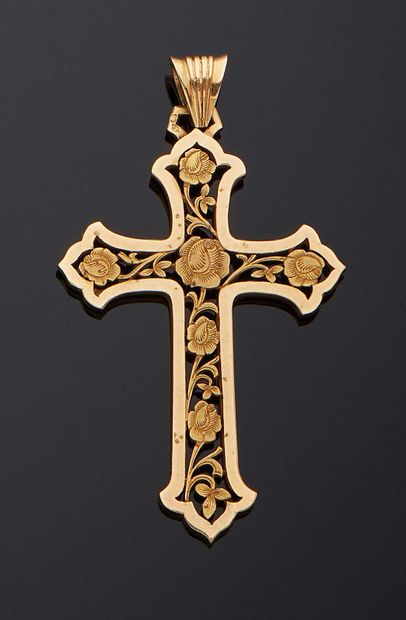 null Gold cross pendant 750 mm with openwork roses.
Dim. 4 x 6,8 cm 
Gross weight...